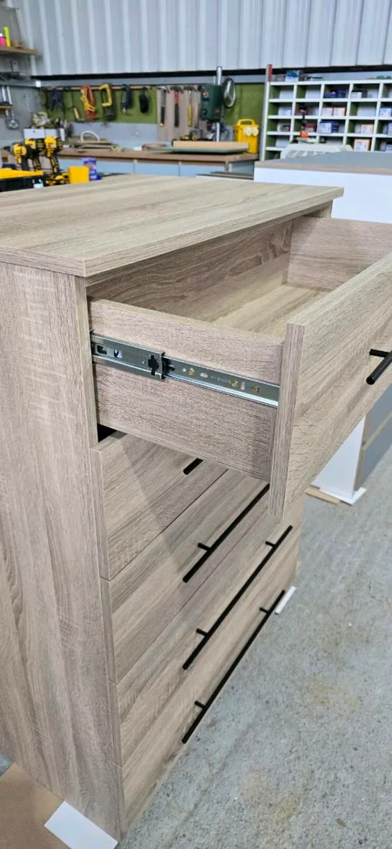 Chest of drawers - Image 3