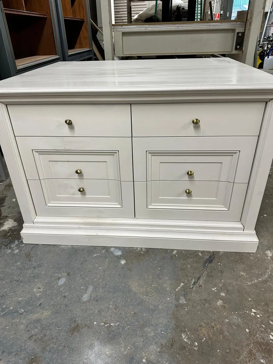 Dressing Room Cabinet - Image 1