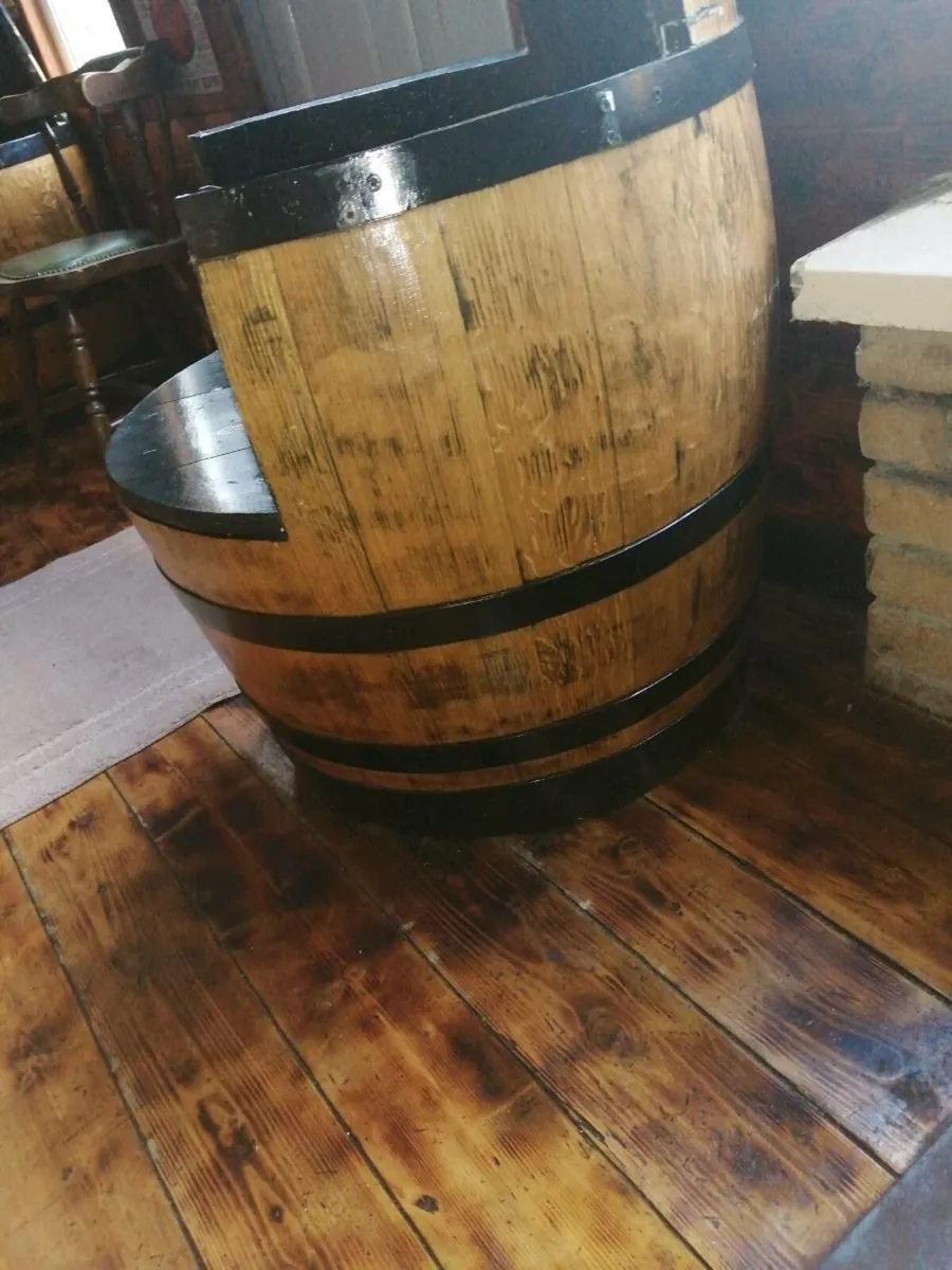 Barrel chair - Image 3