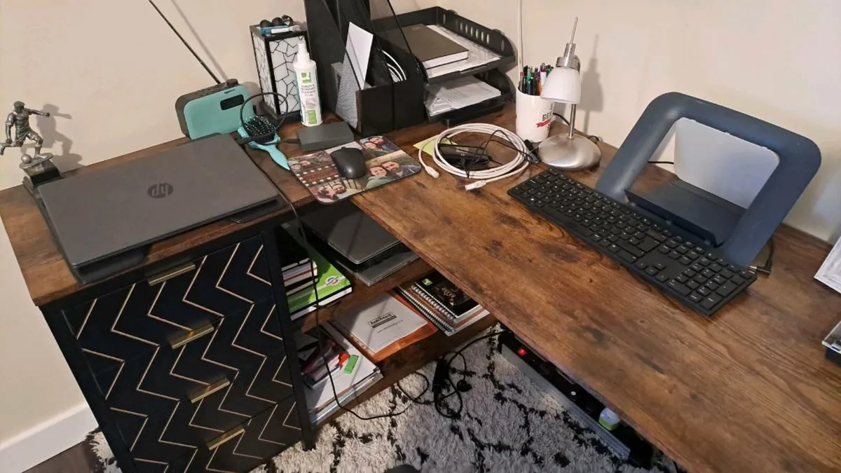 Desk in original package. BARGAIN - Image 1