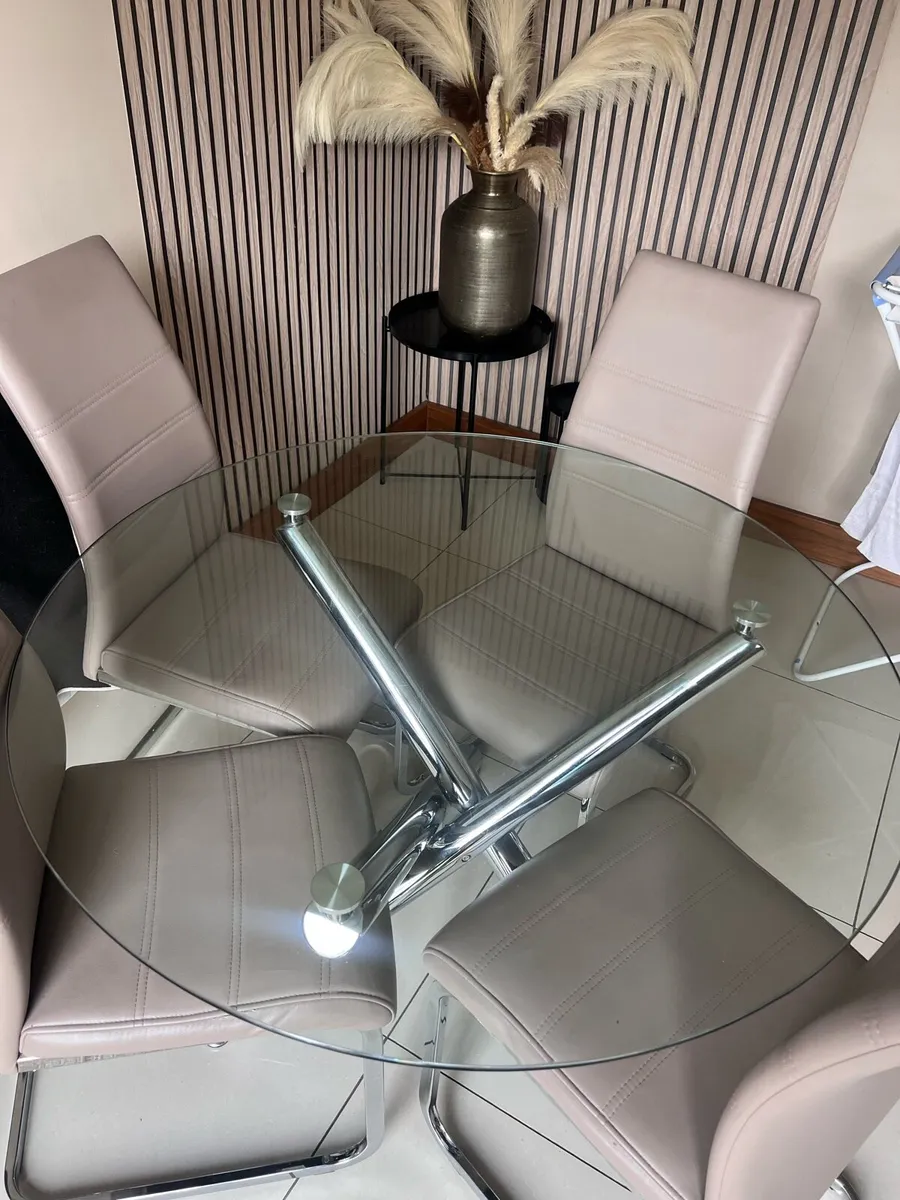 Glass kitchen Table - Image 1