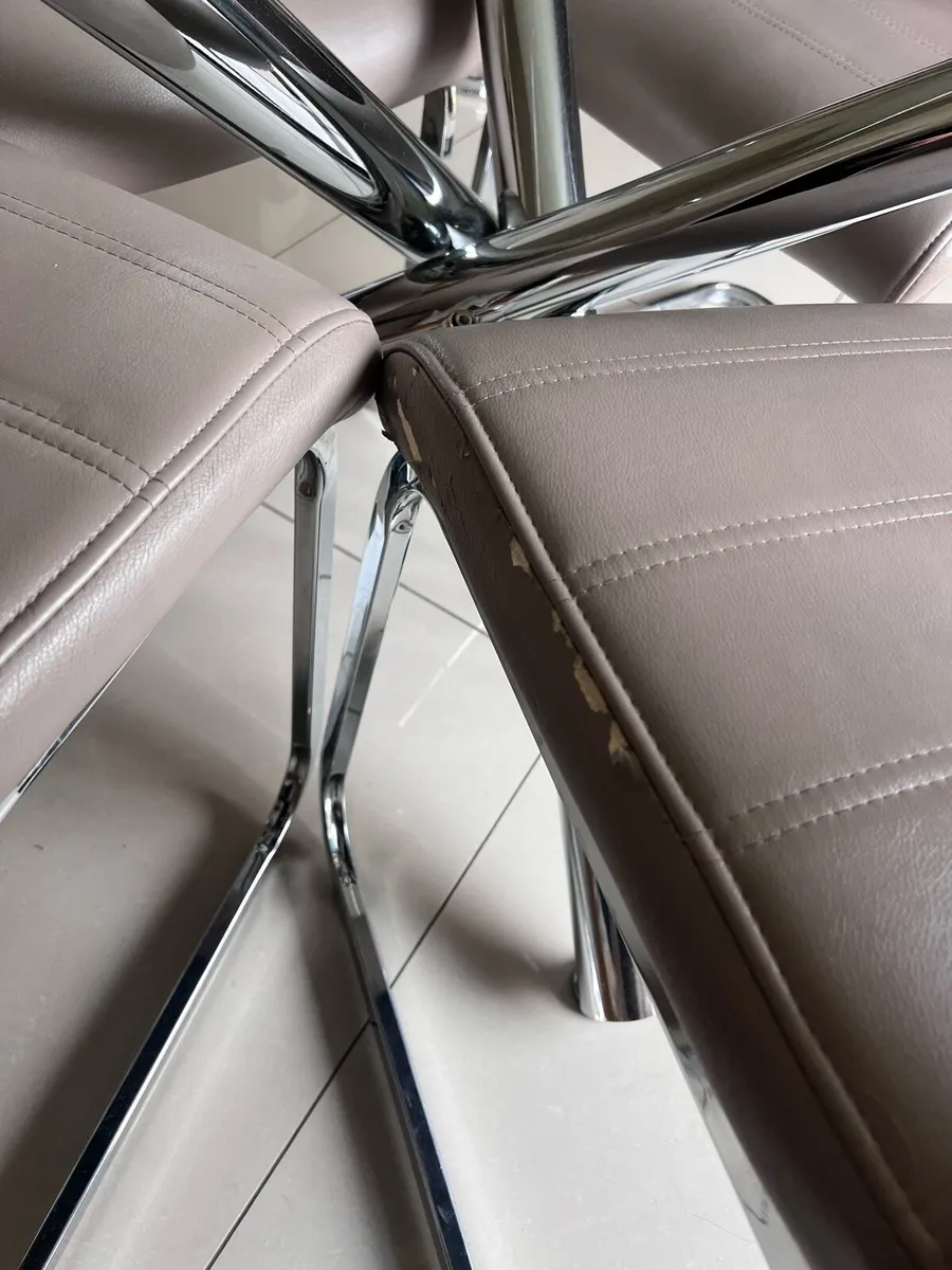 Glass kitchen Table - Image 2