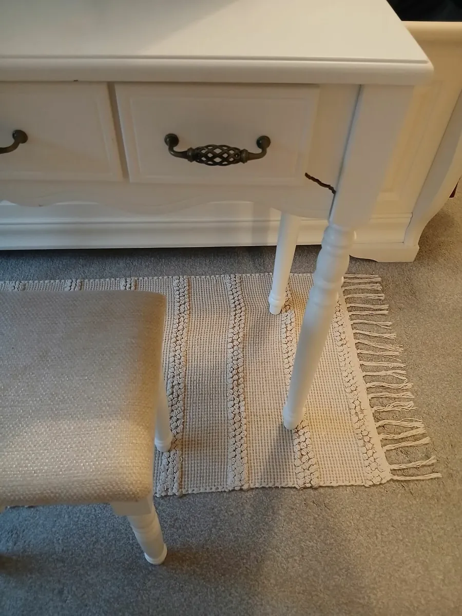 Vanity Table with mirror and seat - Image 3