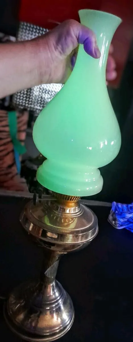 Large Uranium glass opaline lampshade - Image 1