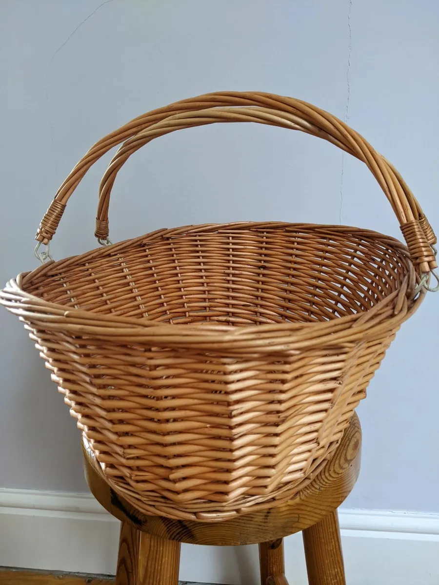 Wicker basket - Image 1