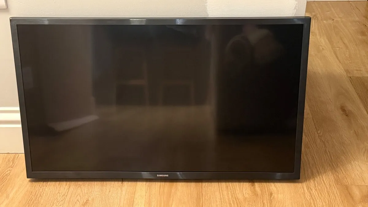 Samsung Smart TV 32inch - Image 1