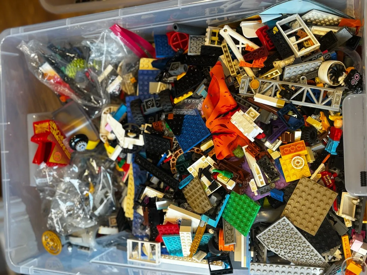 Lego | 28kg mixed Lego with Free Lego Table - Image 1
