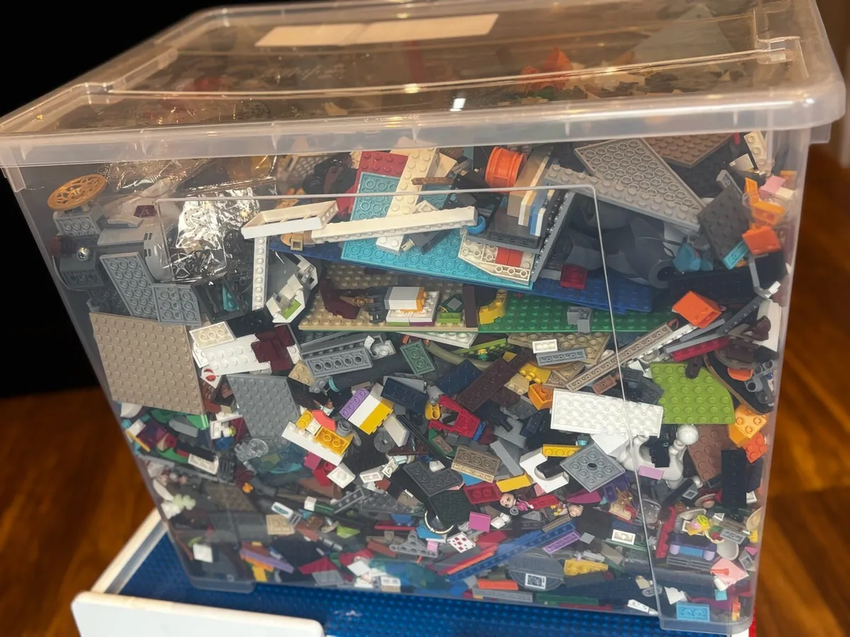 Lego | 28kg mixed Lego with Free Lego Table - Image 3