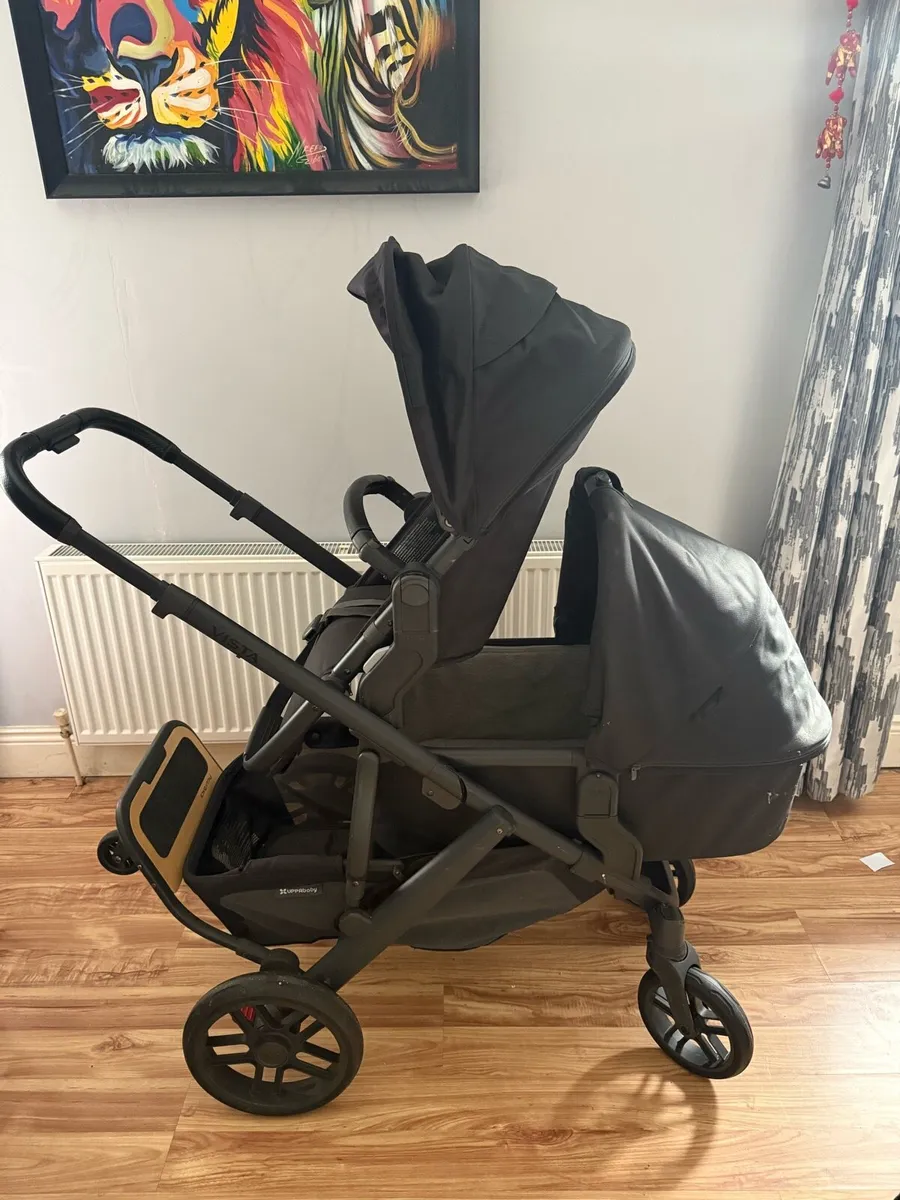 Vista v2 with accessories - Image 1