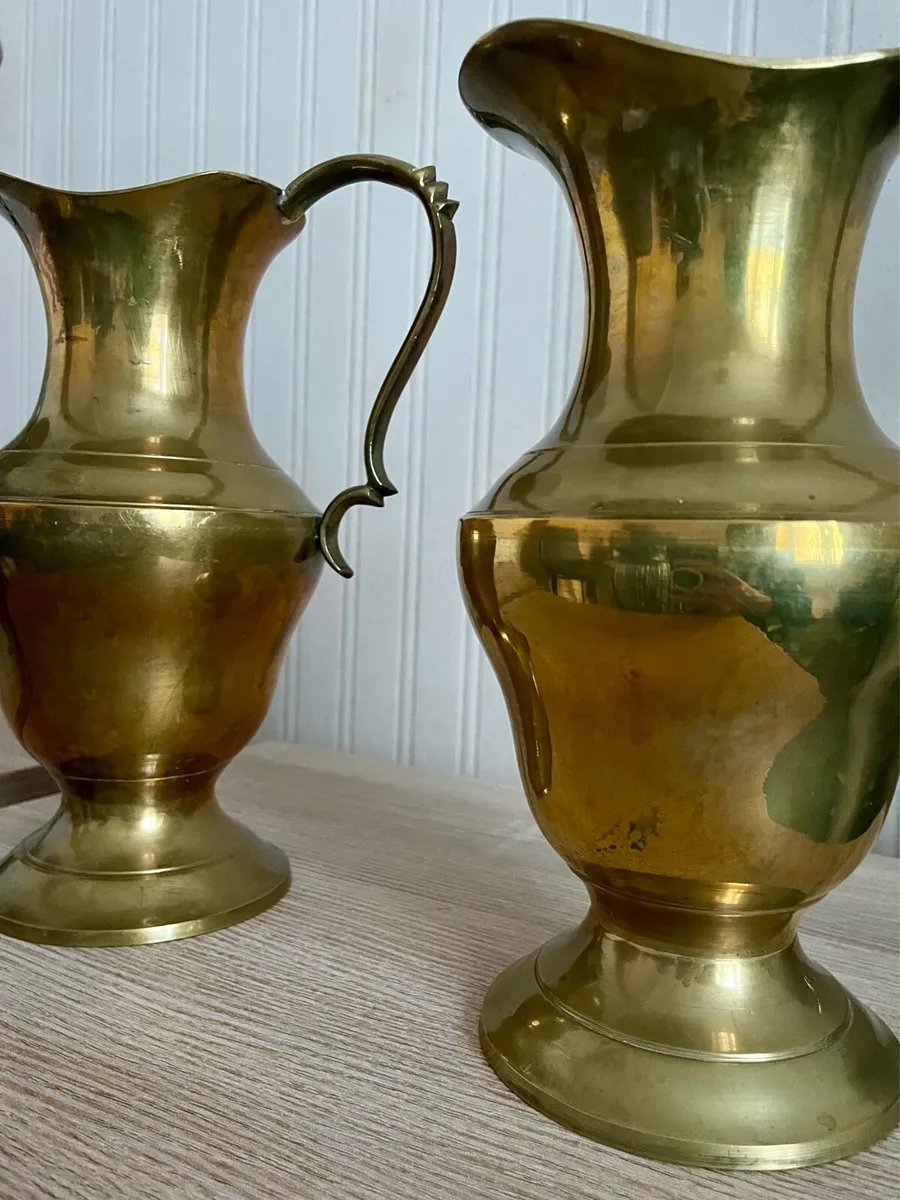 Pair of solid brass jugs - Image 2