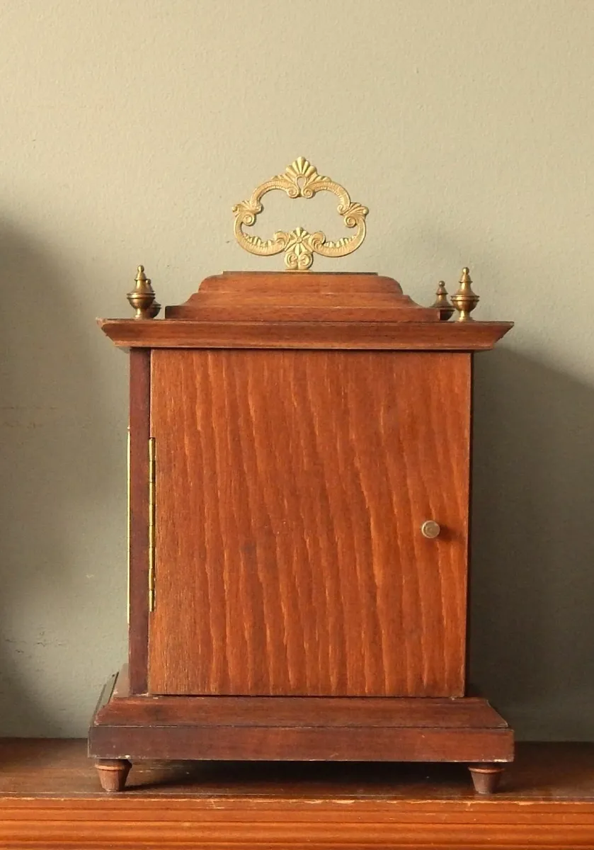 Vintage Weimar Mantle Quartz Clock in Wood Case - Image 3