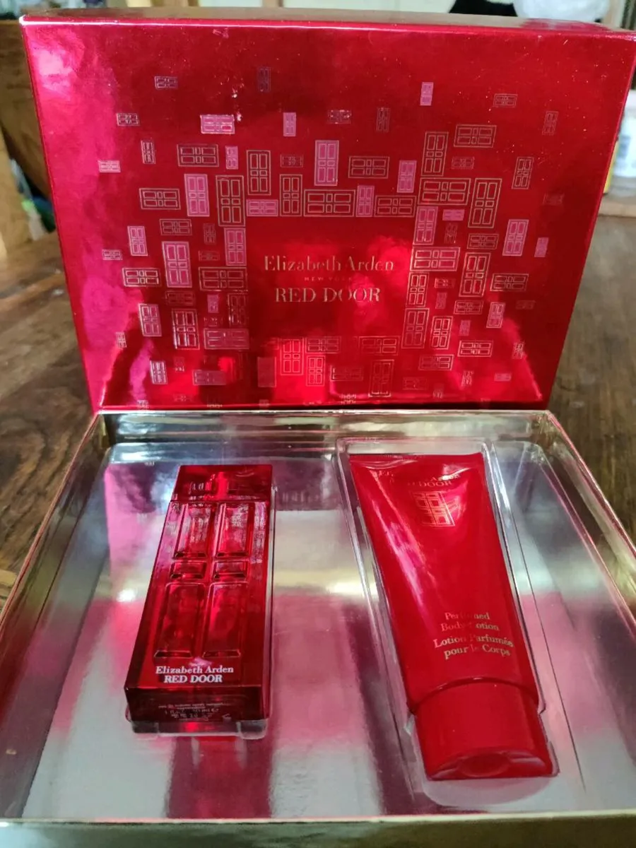 RED DOOR PERFUME & LOTION, Large 100ml Set ! - Image 1