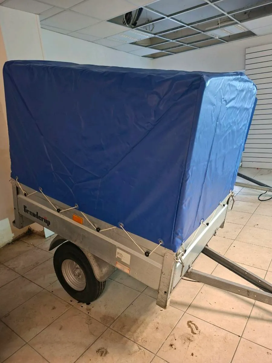 Brand new camping trailer - Image 1
