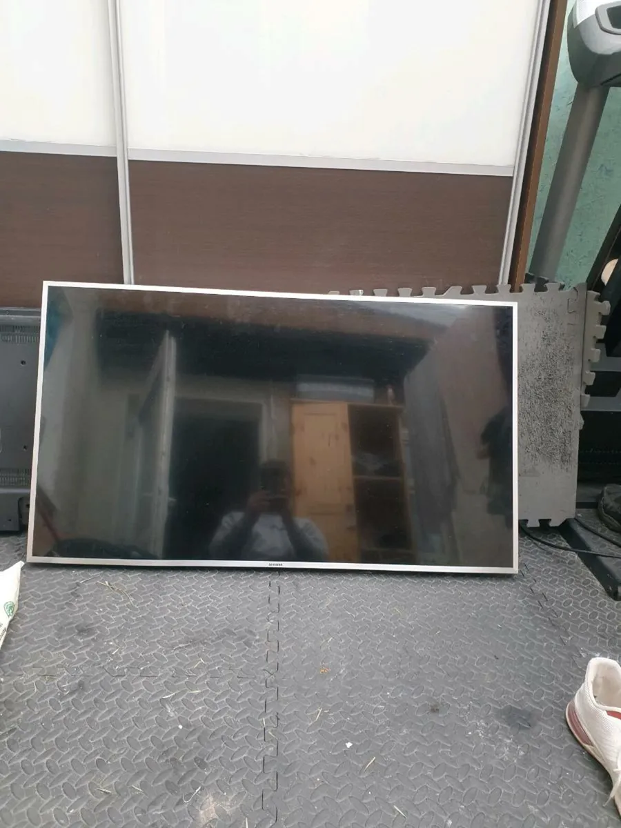 Tv for part's - Image 1