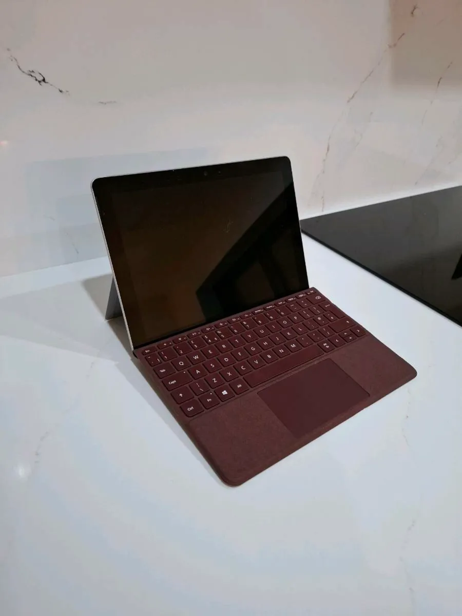 Microsoft Surface Go - Image 3