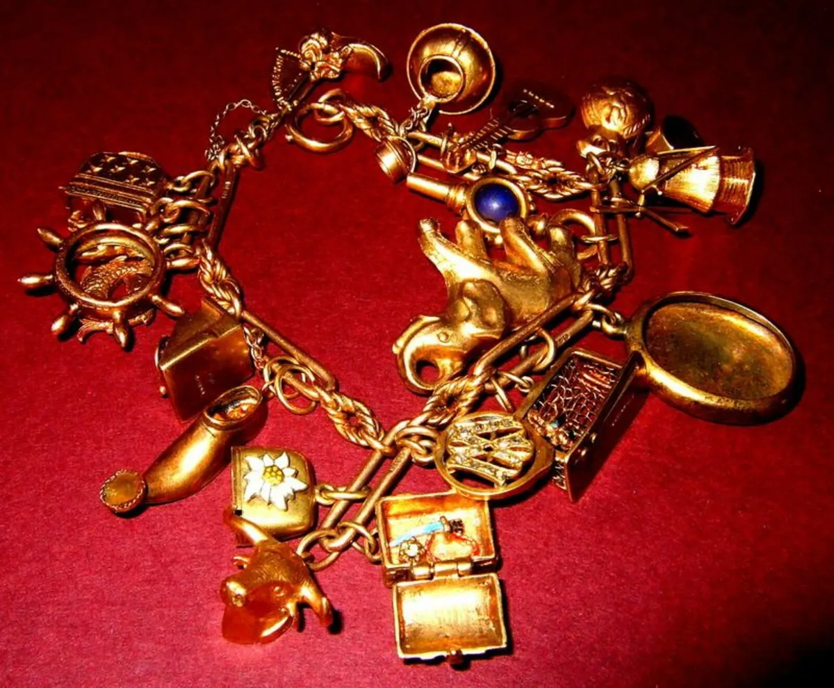 Vintage Hallmarked Traditional Charm Bracelet - Image 2