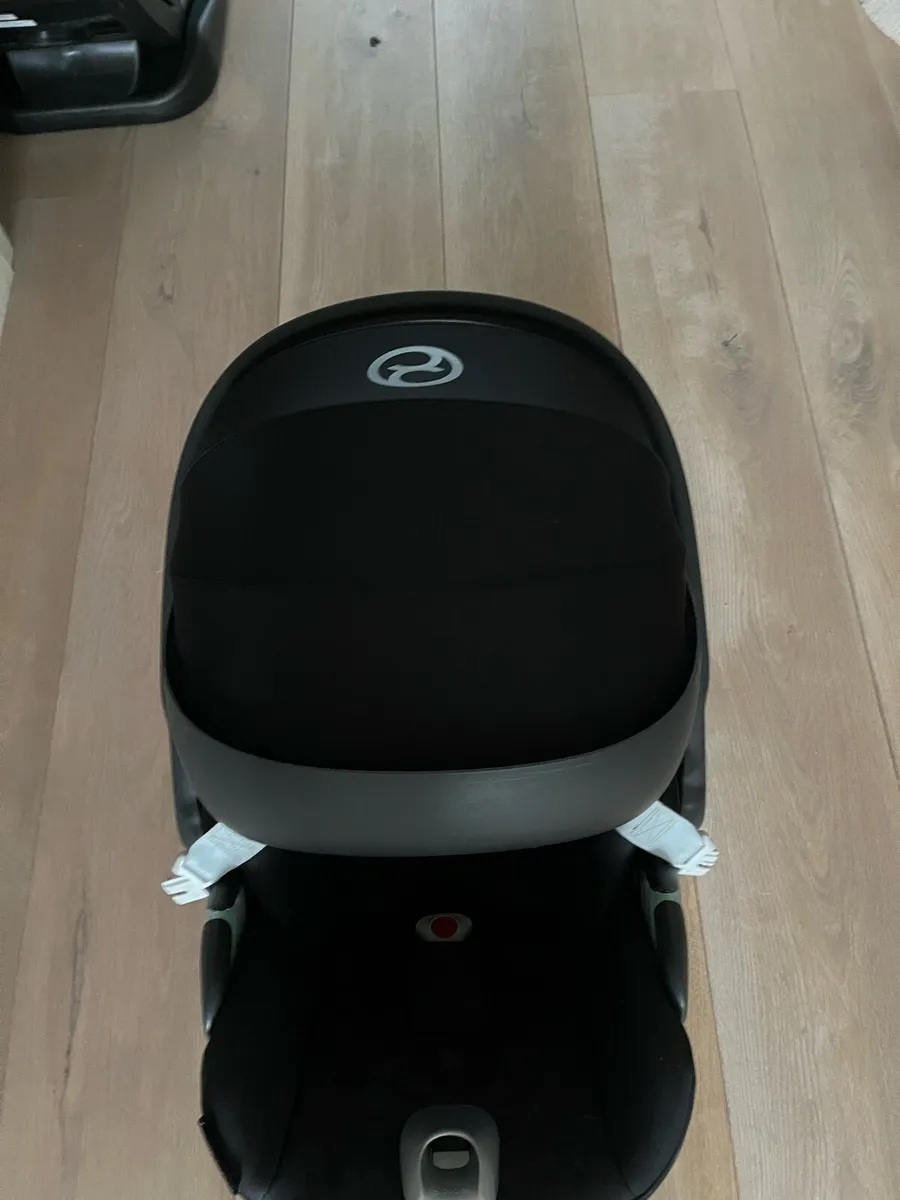 Cybex Cloud T Car Seat - no base - Image 4