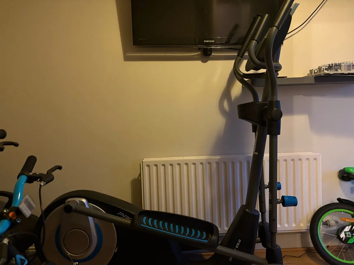 Cross trainer - Image 1