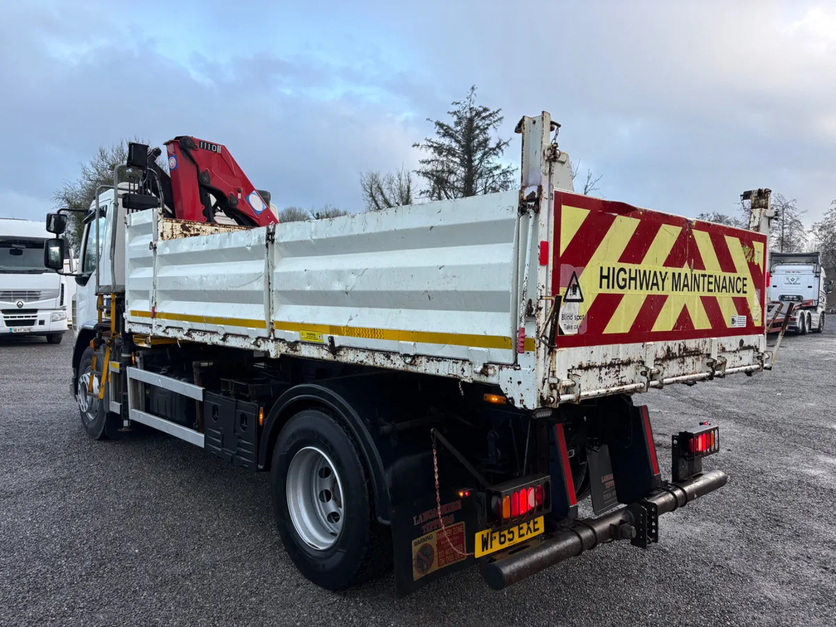 2015 DAF LF 18Ton  Tipper crane - Image 3