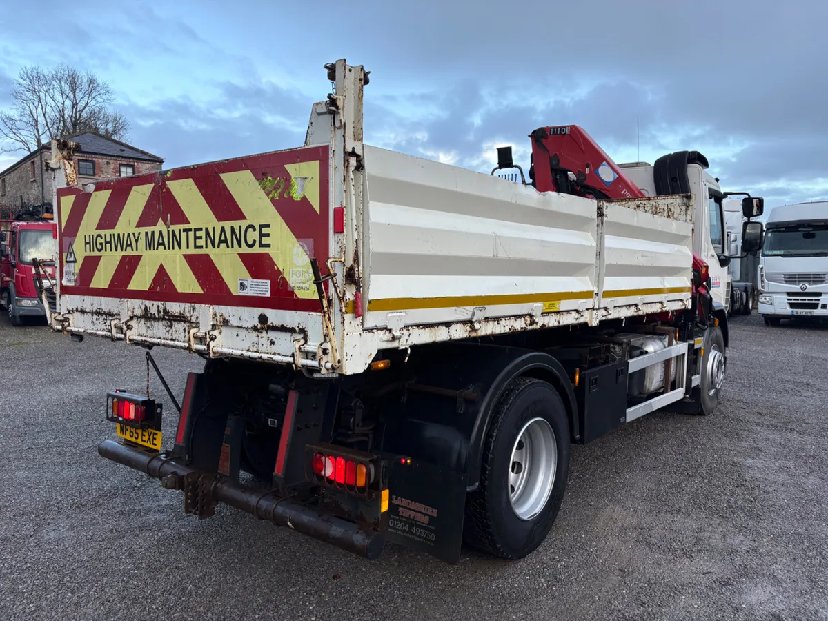 2015 DAF LF 18Ton  Tipper crane - Image 4