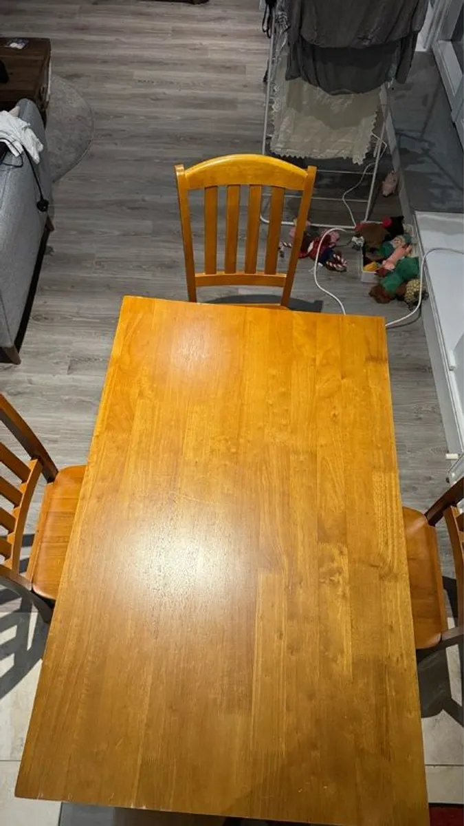 Wooden table with 4 chairs in excellent condition. - Image 2