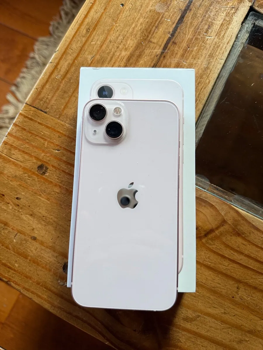 iPhone 13 - Image 4
