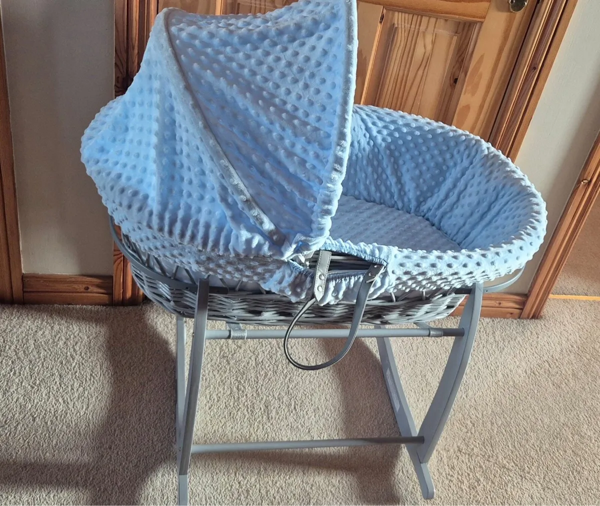 Baby Moses basket with Rocking stand - Image 3