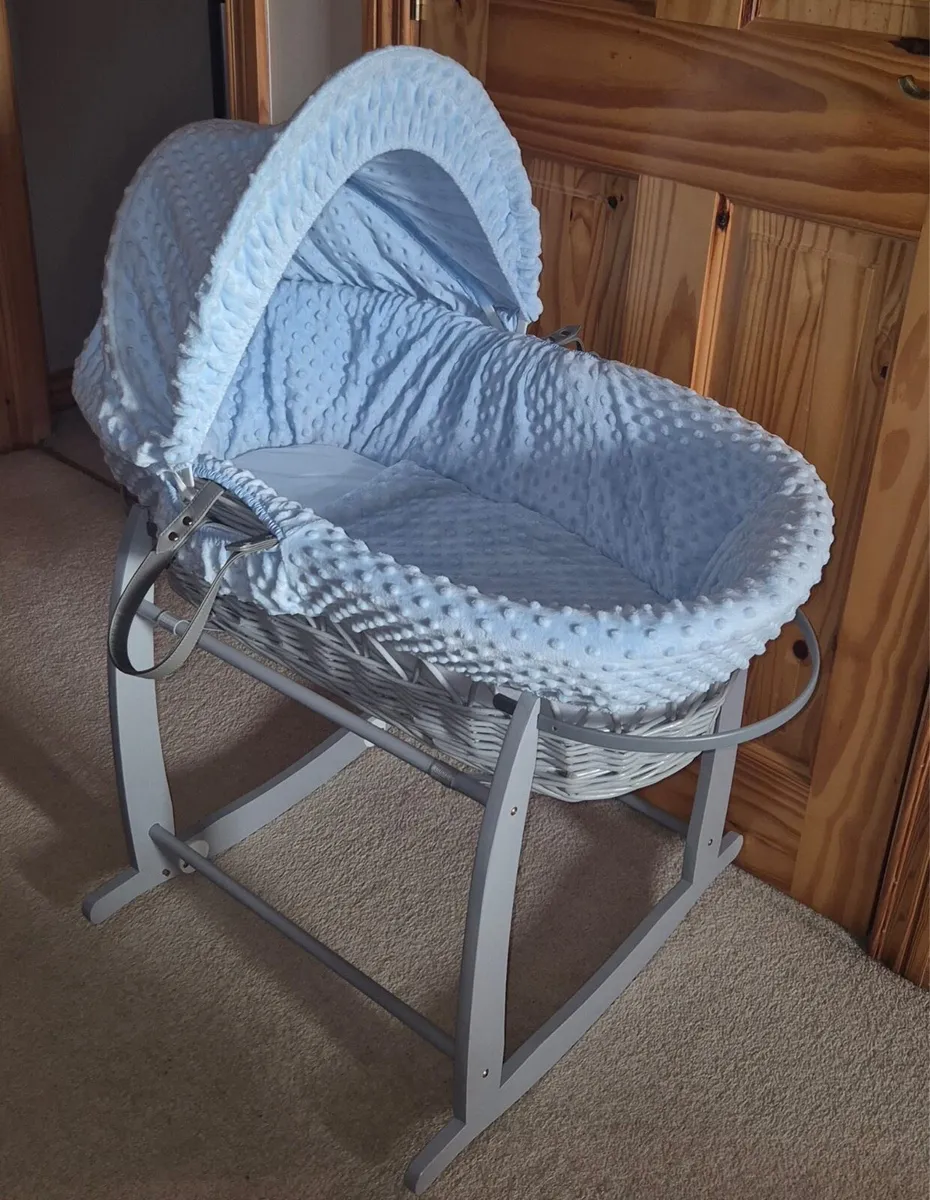 Baby Moses basket with Rocking stand - Image 1