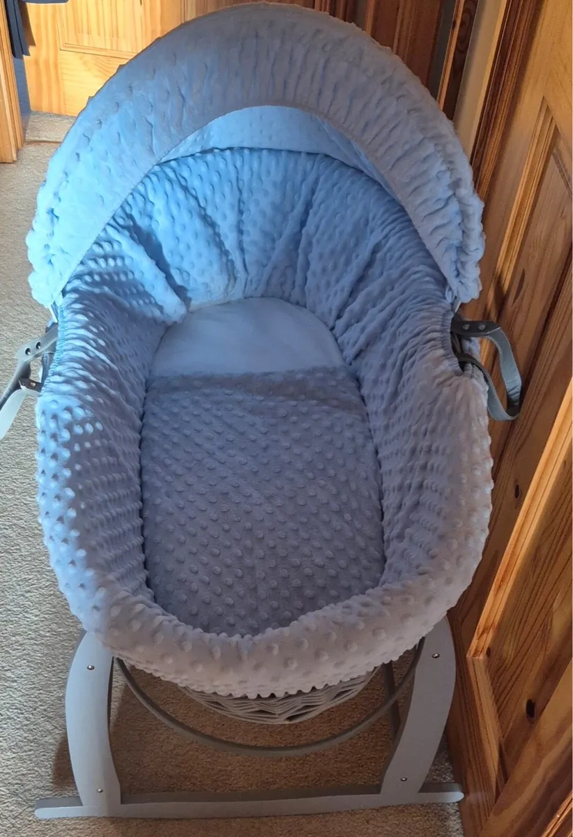 Baby Moses basket with Rocking stand - Image 2