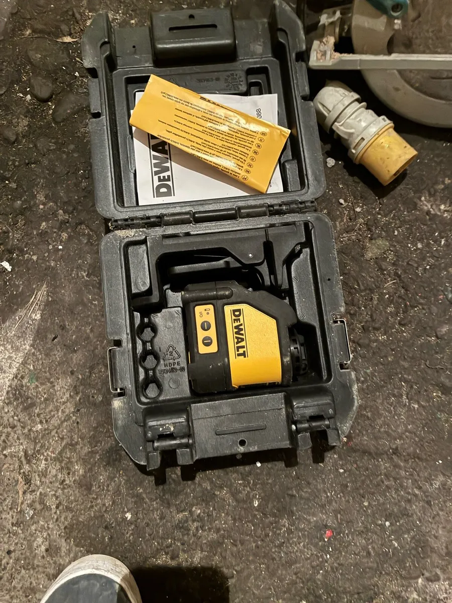 Dewalt laser level,Dewalt jig saw,makita skill saw - Image 1