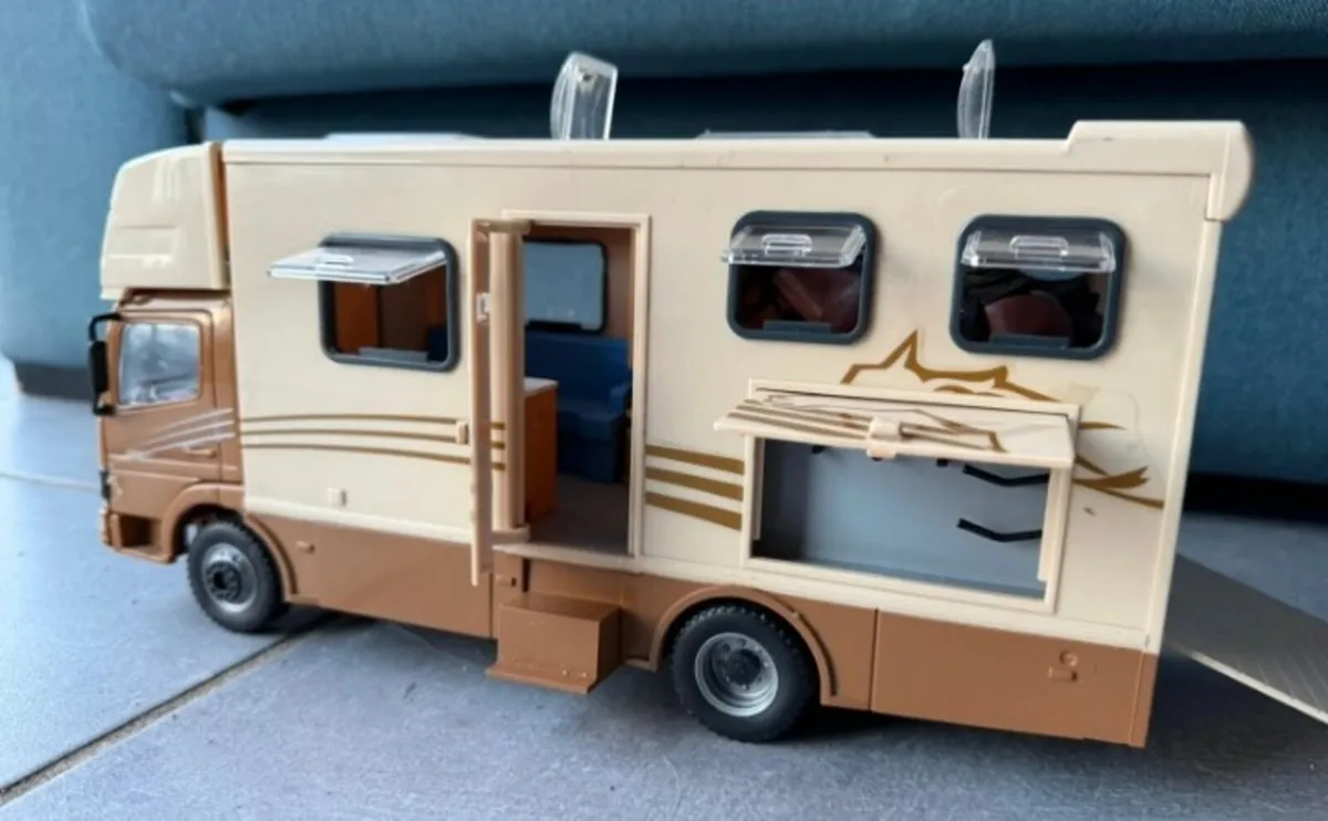 Vintage large horse truck model toy - Image 1