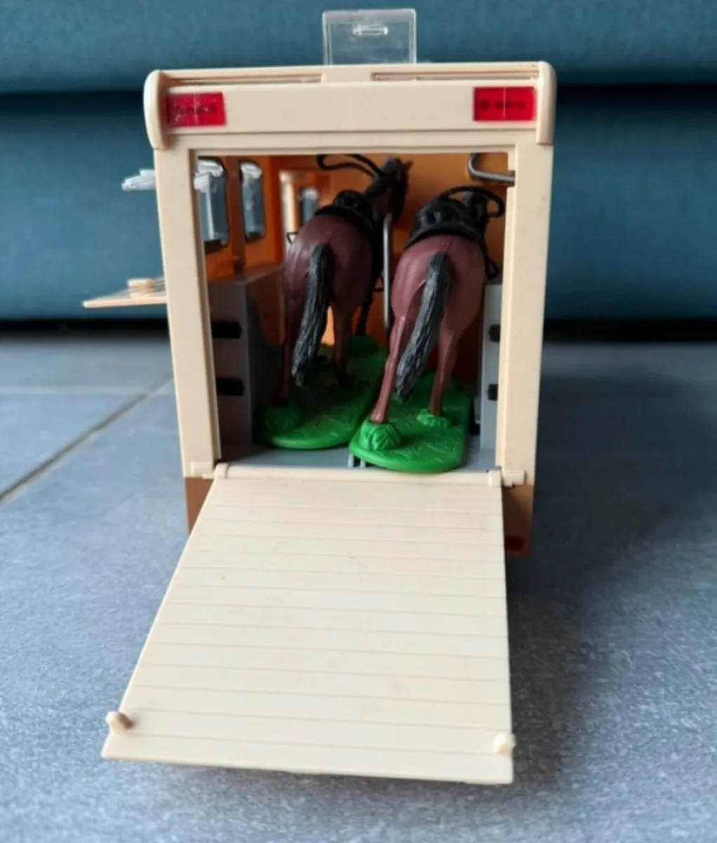 Vintage large horse truck model toy - Image 2