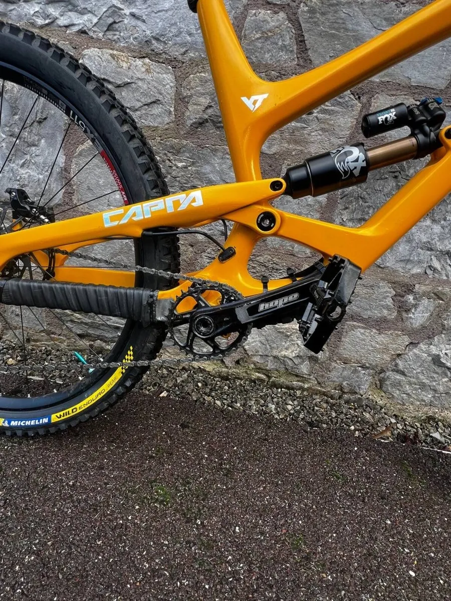 YT Capra Carbon - Image 3