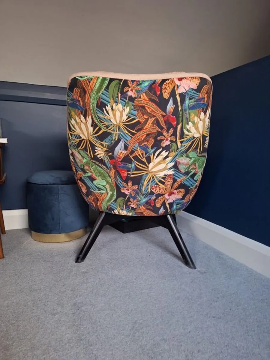 Stunning Dusty Pink/Dynamic Print Armchair - Image 3
