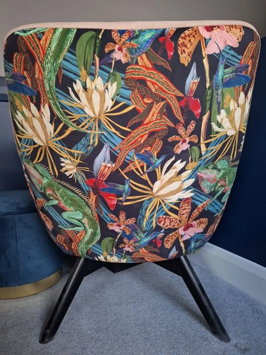 Stunning Dusty Pink/Dynamic Print Armchair - Image 4