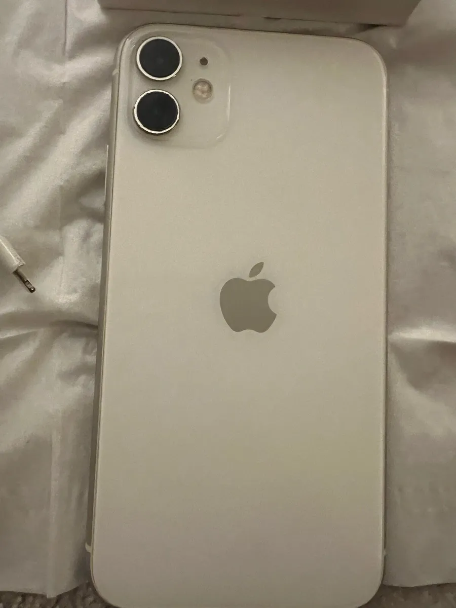 iPhone 11 64gb sim free white/ silver - Image 2