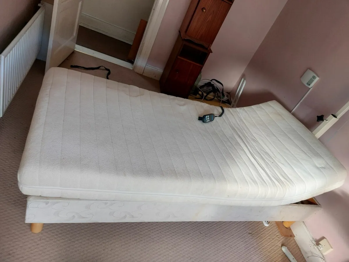 Electric bed - Image 1
