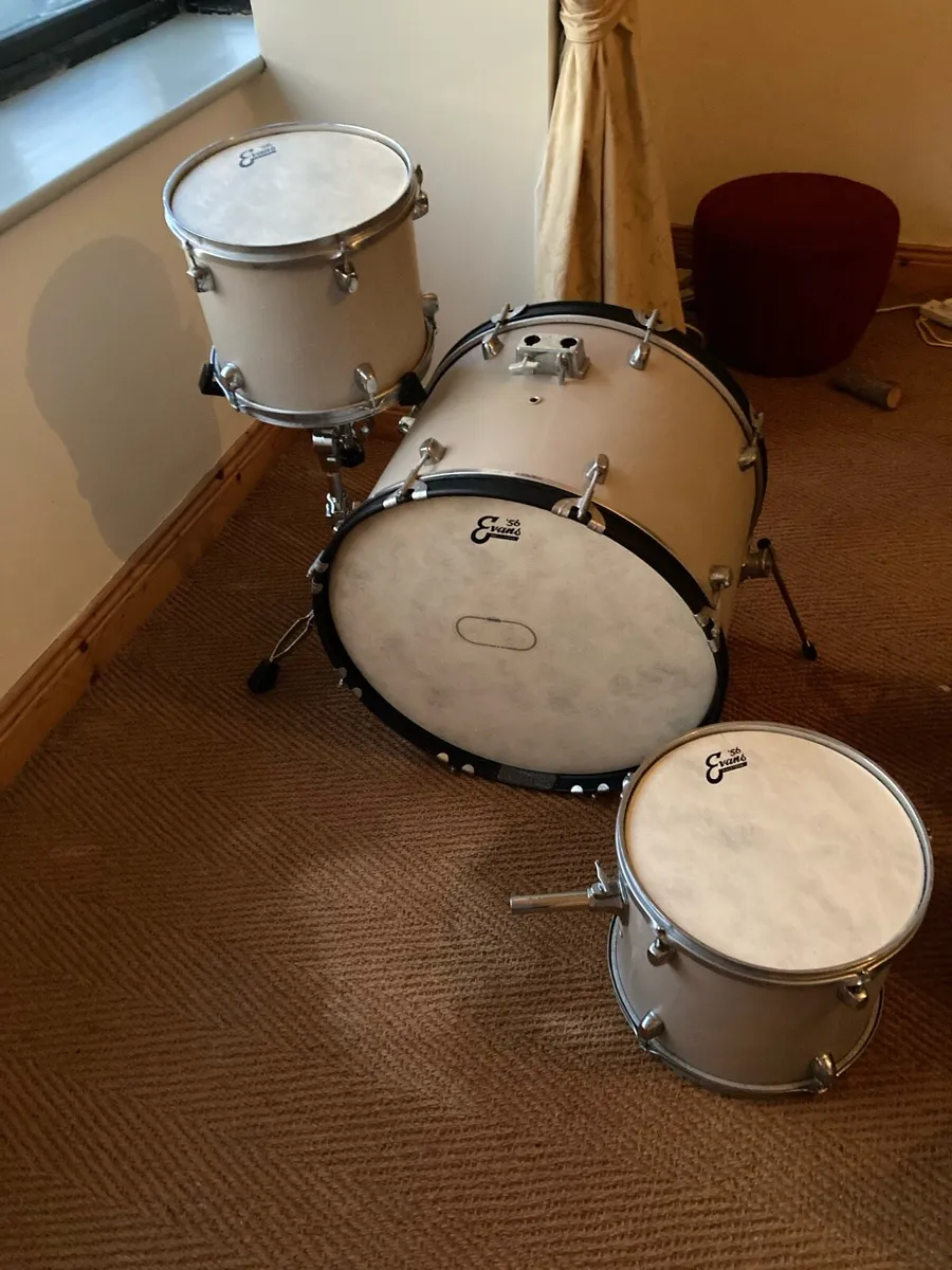 Drum kit - Image 1