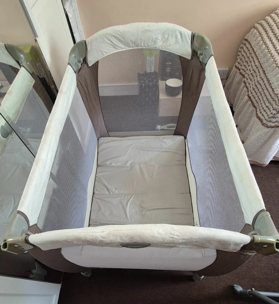 Travel cot - Image 1