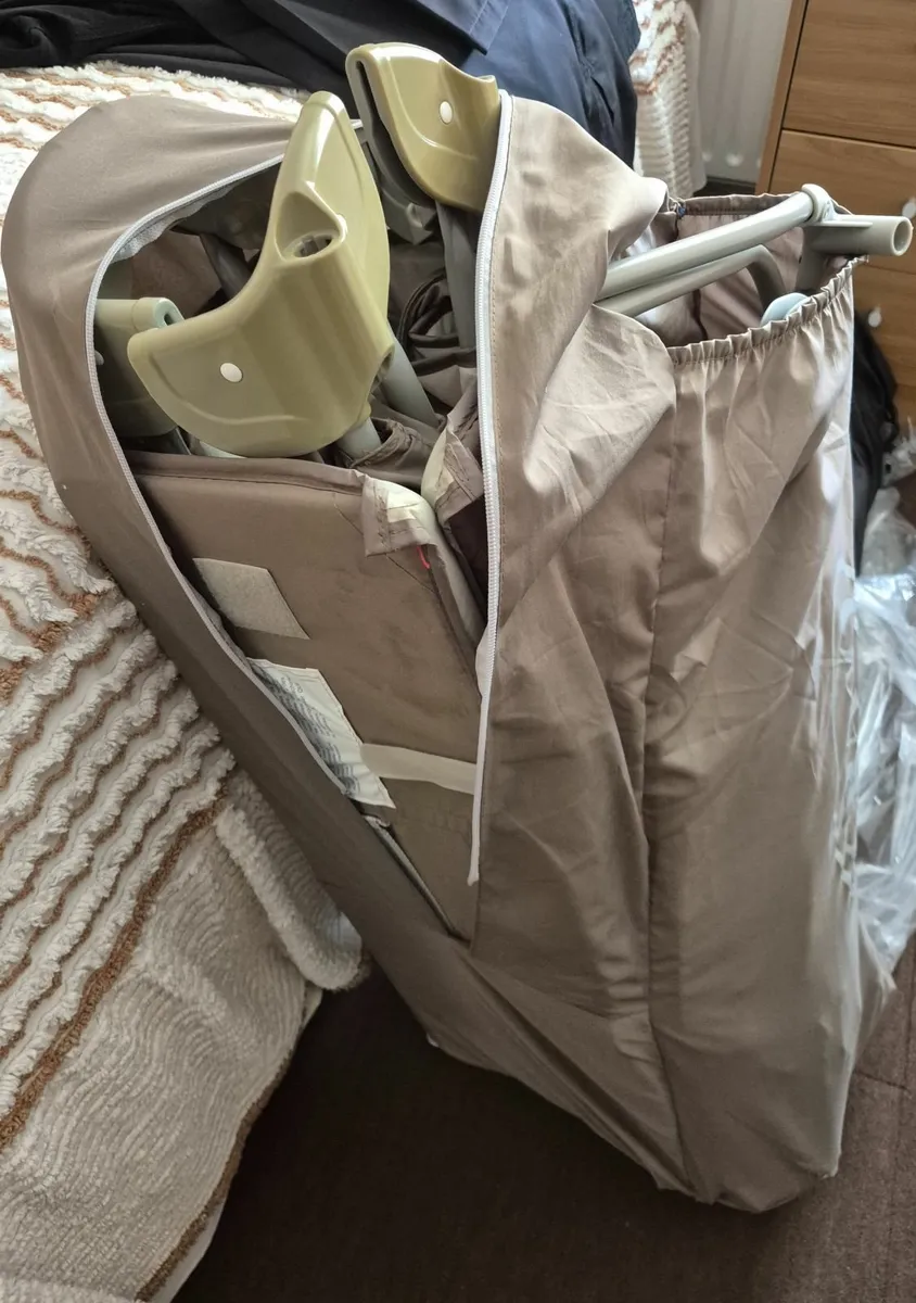 Travel cot - Image 2