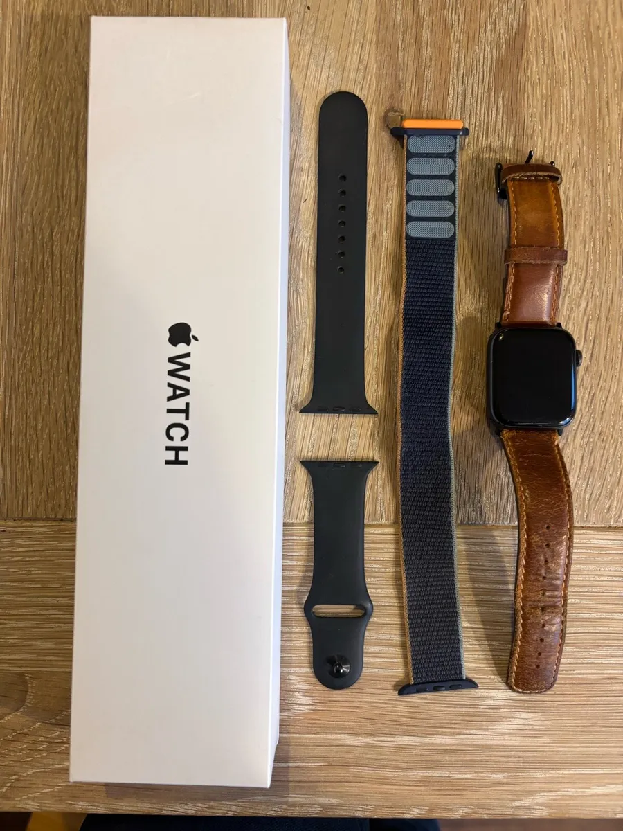 Apple Watch SE 44mm (c/w 3 different straps) - Image 1