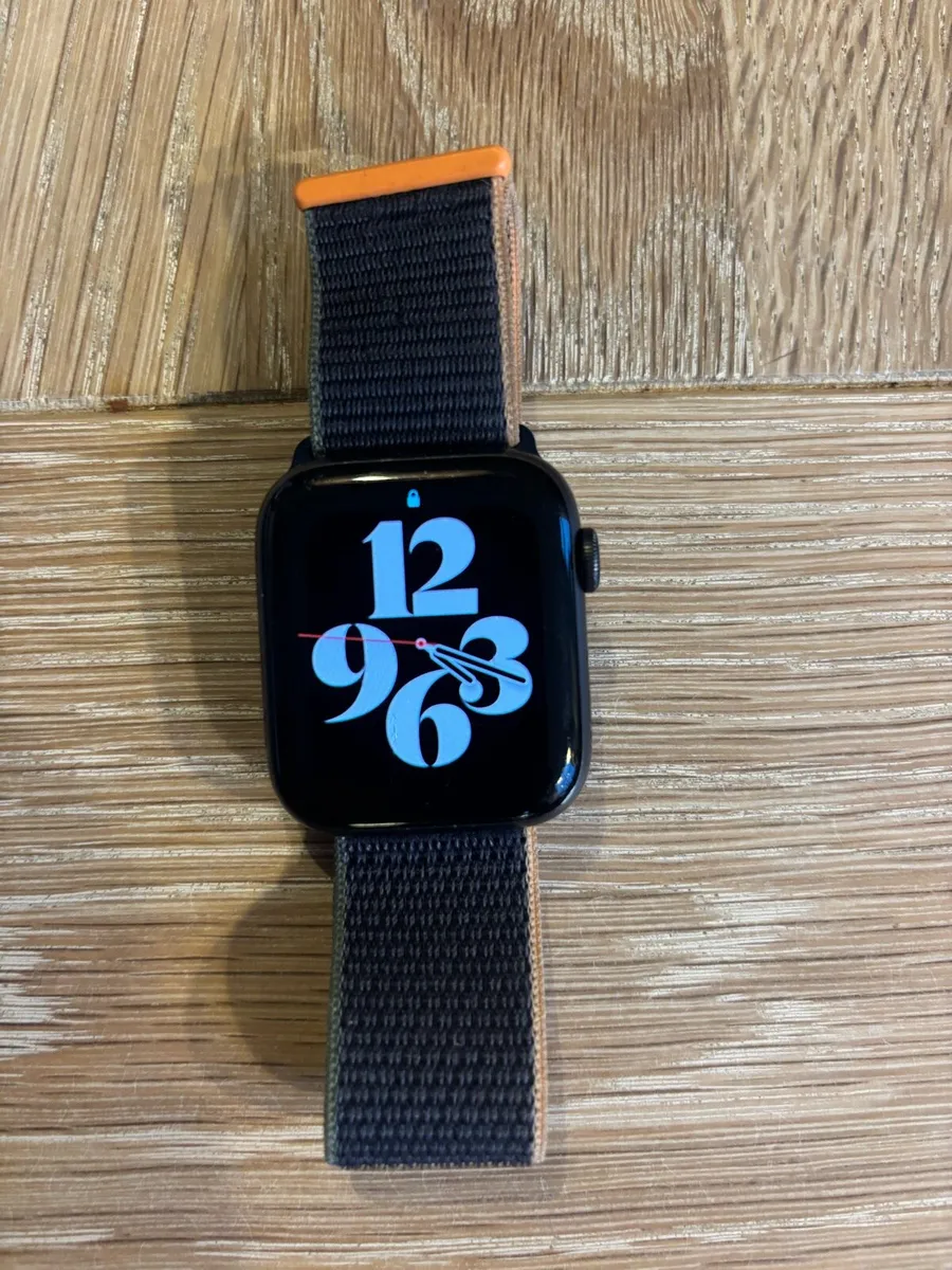 Apple Watch SE 44mm (c/w 3 different straps) - Image 3