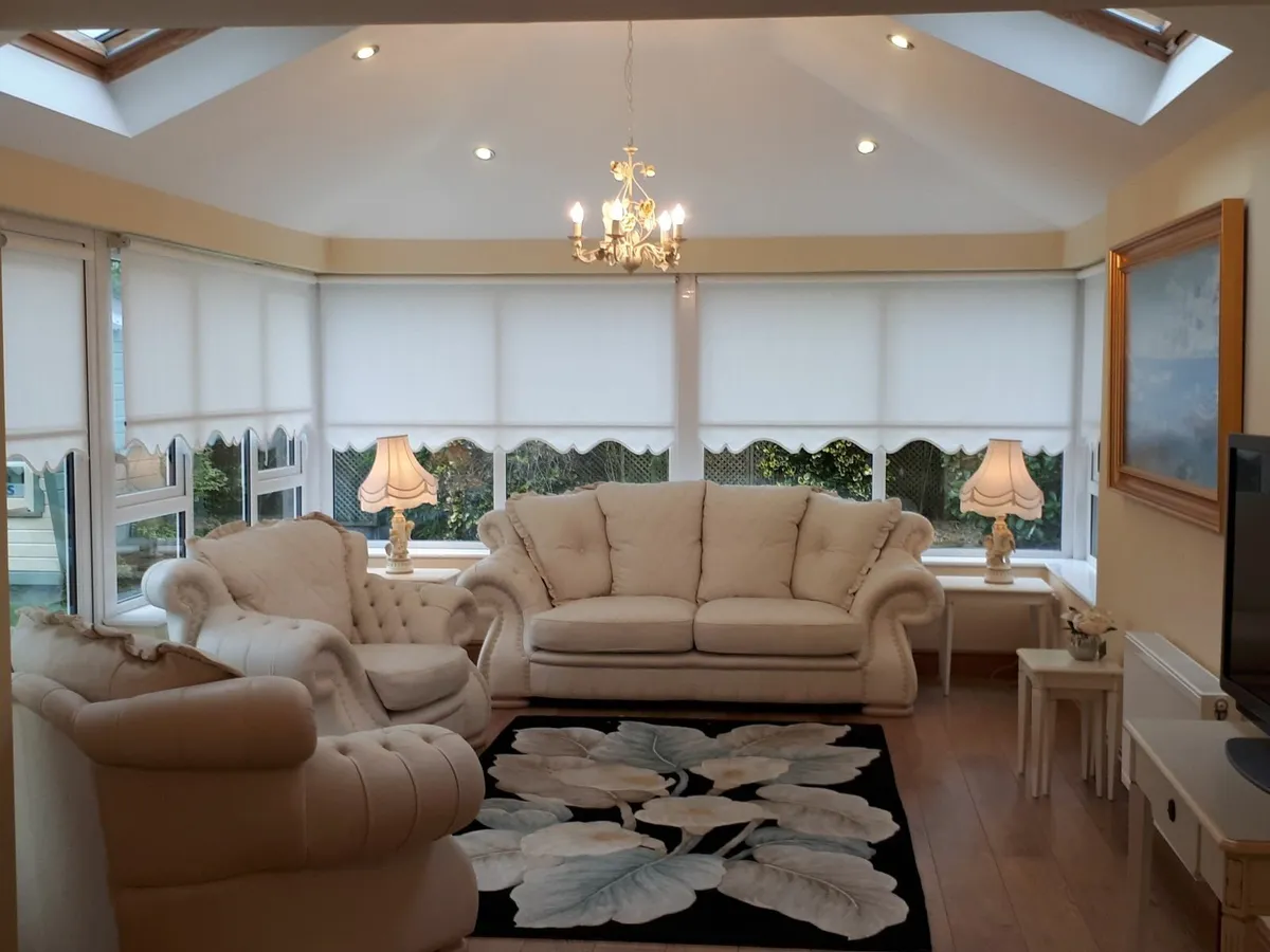 Leather suite of furniture - Image 1