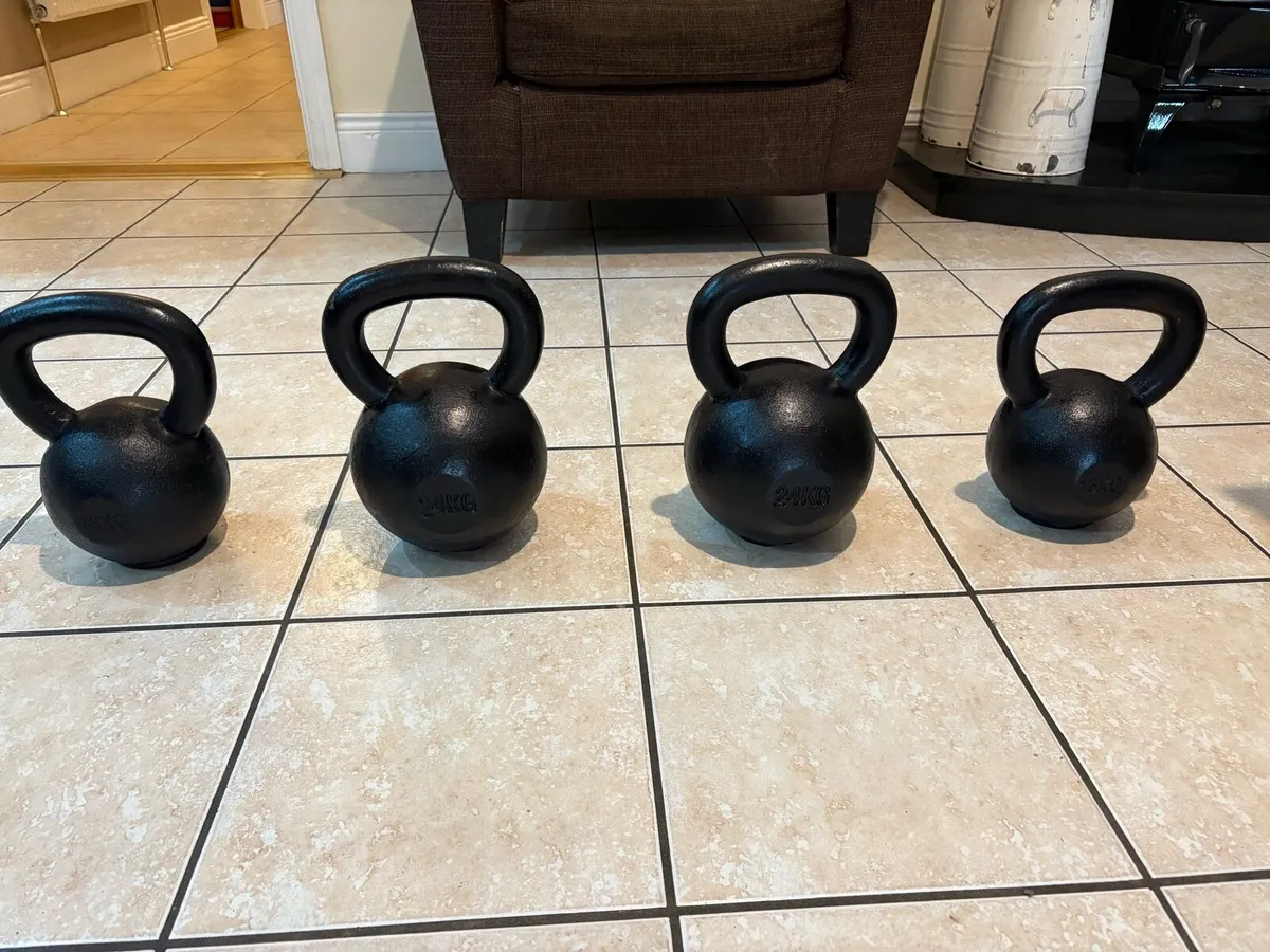 METAL KETTLEBELLS X 4. GOOD CONDITION!! - Image 1