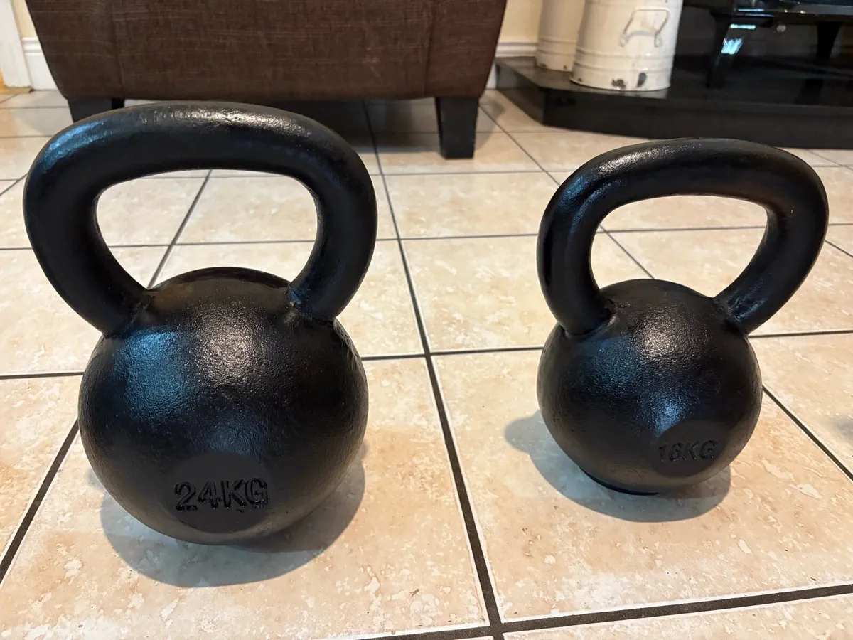 METAL KETTLEBELLS X 4. GOOD CONDITION!! - Image 3