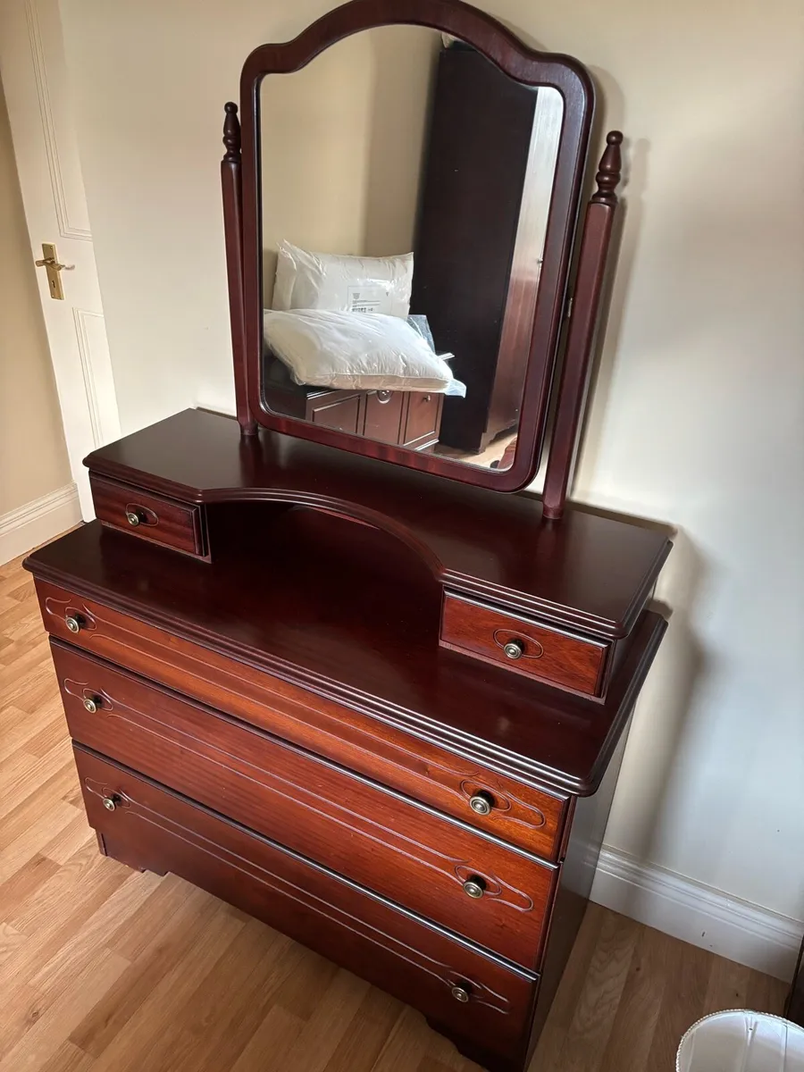Mahogany bedroom furniture - Image 1