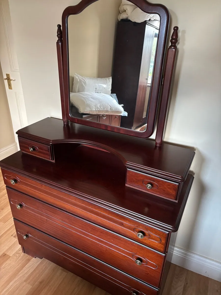 Mahogany bedroom furniture - Image 2