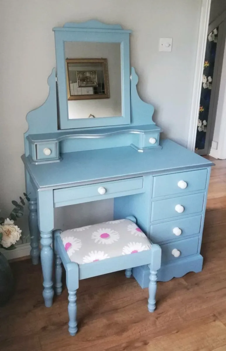 Ladies Dressing table with matching stool & mirror - Image 2