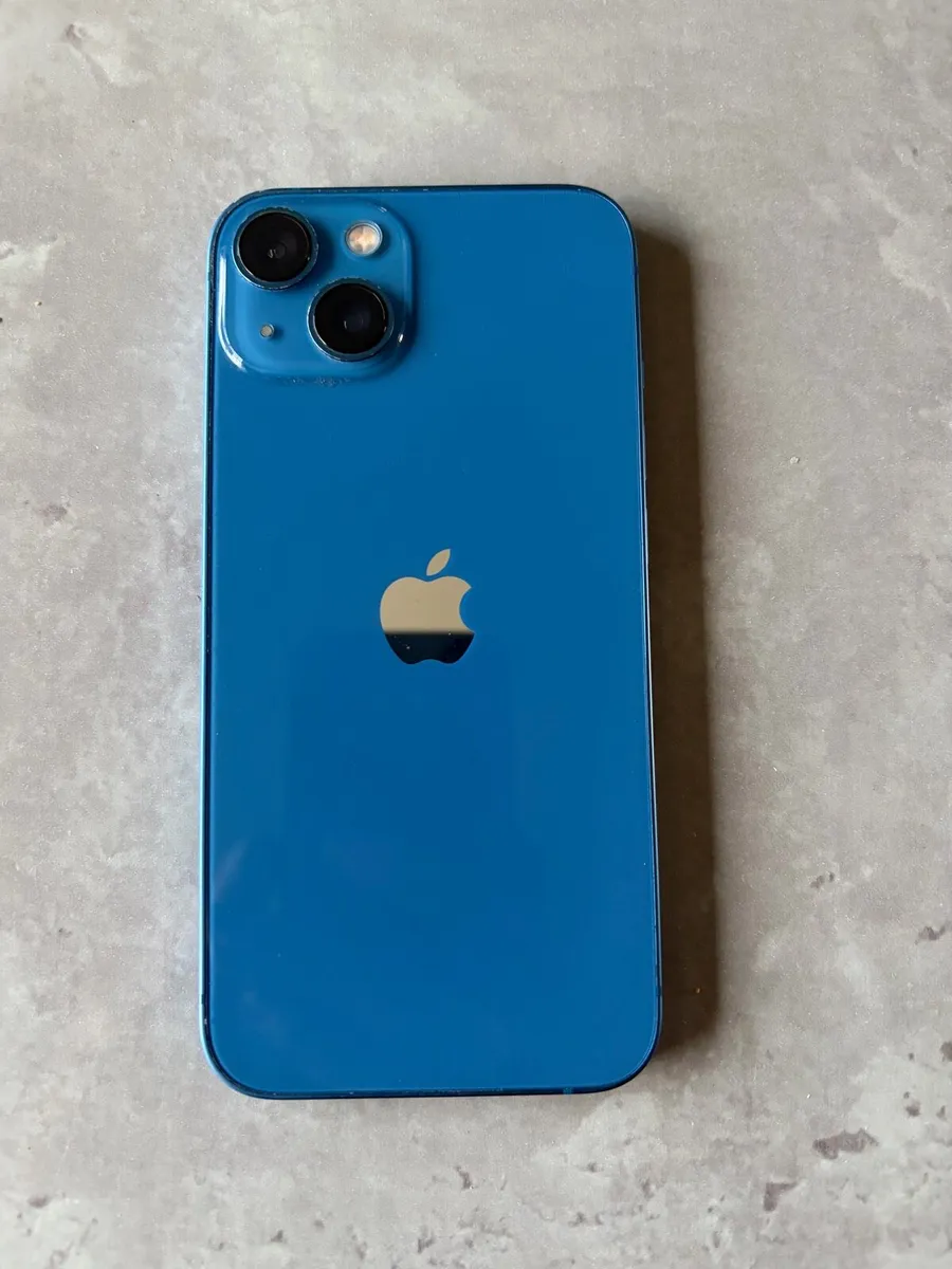 iPhone 13 - Image 4
