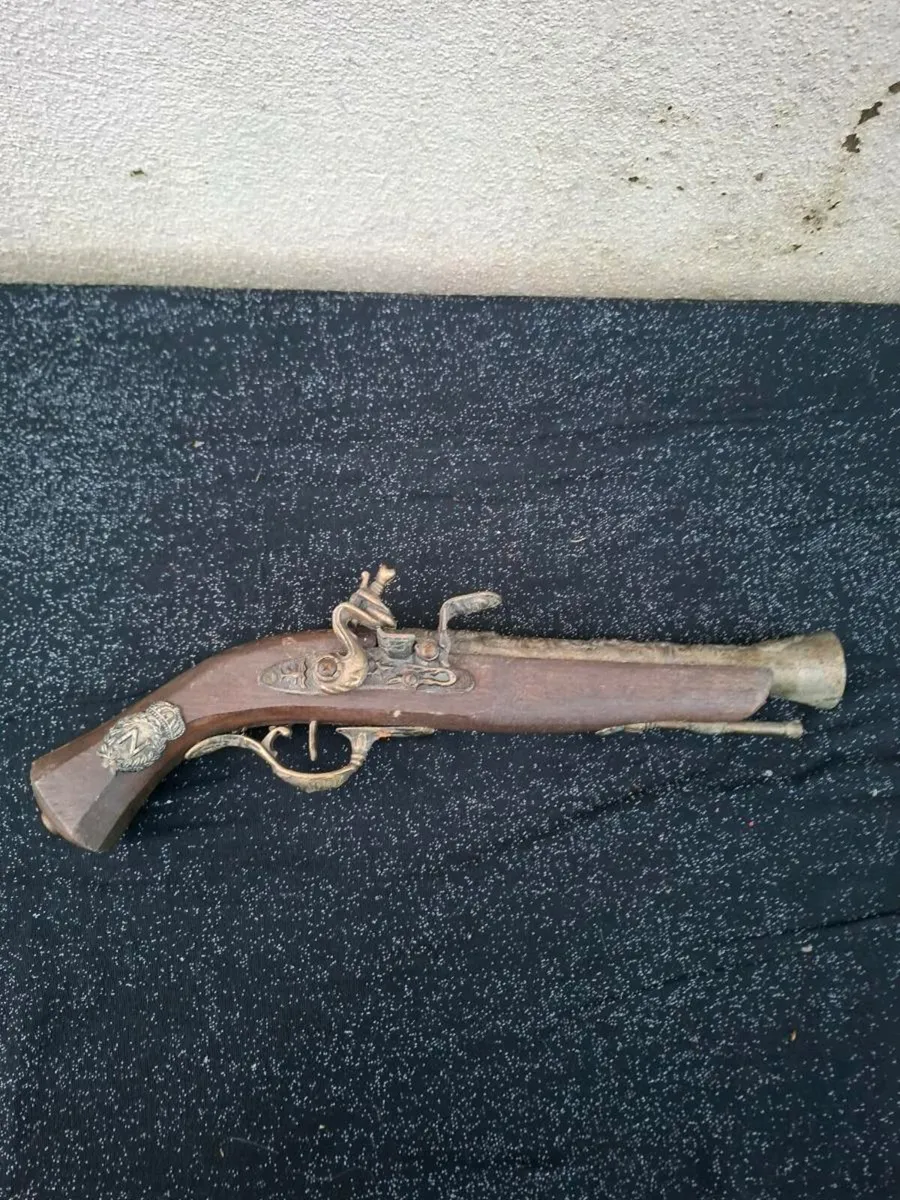 Wood and metal pirat reproduction decor - Image 1